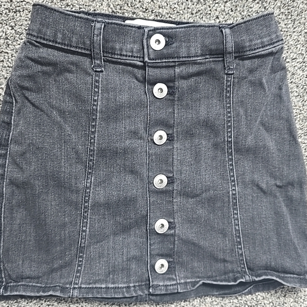 Abercrombie Kids Dark Gray Denim Skirt Button Accent Size 9/10 Girls - Picture 2 of 9